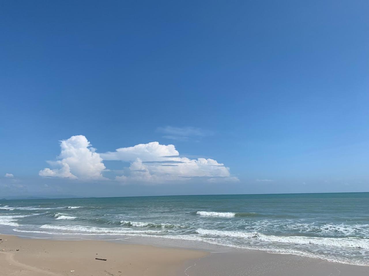 Wis Beach Khanom Extérieur photo